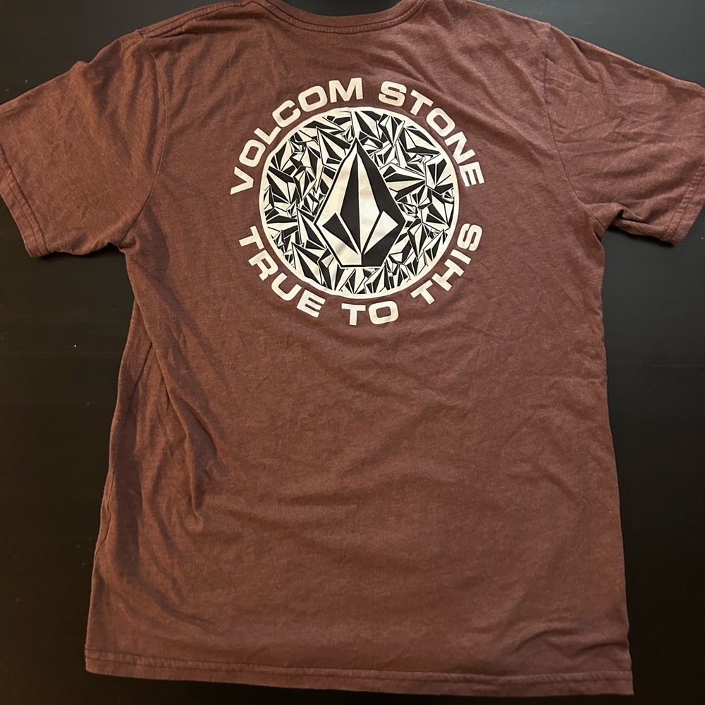 Mens large Volcom tee.